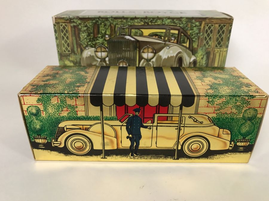 (13) Collection Of Vintage Avon Cologne Glass Bottles In Original Boxes - Mainly Cars [Photo 16]