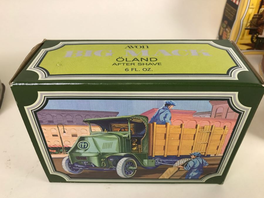 (13) Collection Of Vintage Avon Cologne Glass Bottles In Original Boxes - Mainly Cars [Photo 21]