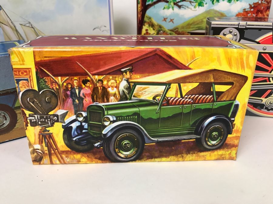 (15) Collection Of Vintage Avon Cologne Glass Bottles In Original Boxes - Mainly Cars [Photo 17]