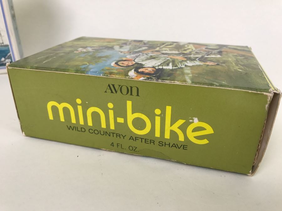 (15) Collection Of Vintage Avon Cologne Glass Bottles In Original Boxes - Mainly Cars [Photo 29]