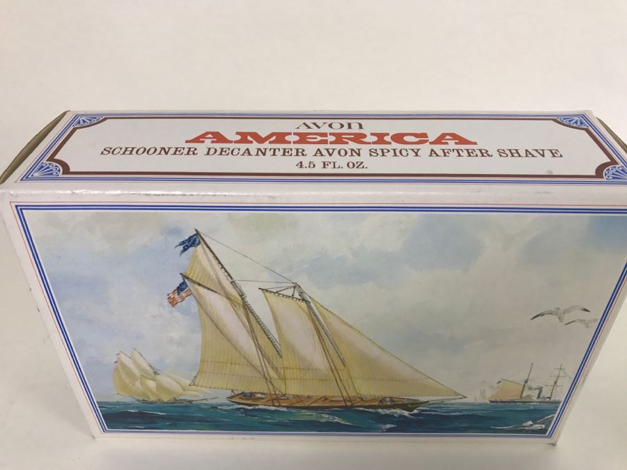 (15) Collection Of Vintage Avon Cologne Glass Bottles In Original Boxes - Mainly Cars [Photo 31]