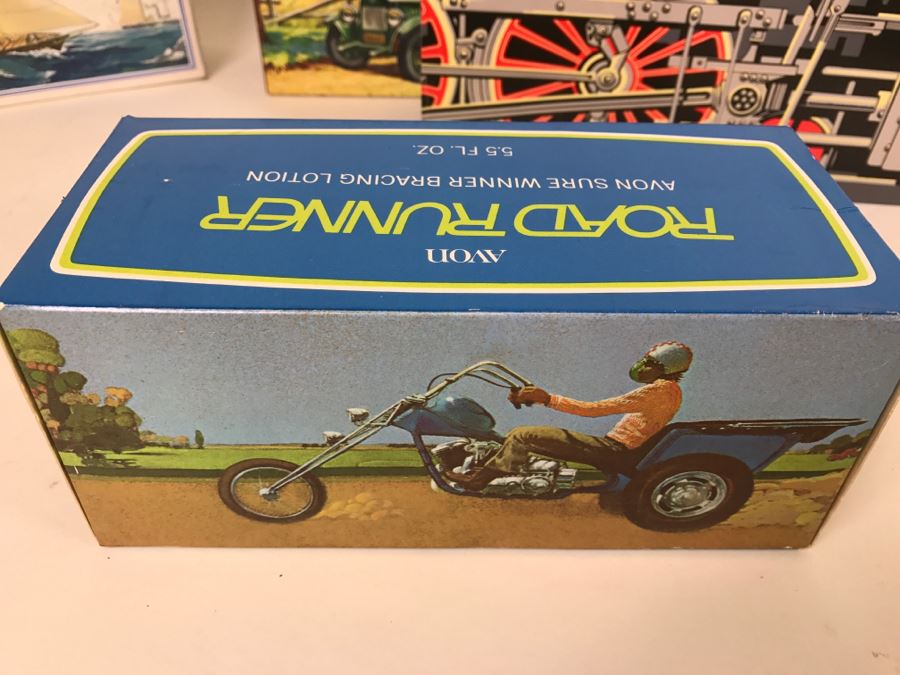 (15) Collection Of Vintage Avon Cologne Glass Bottles In Original Boxes - Mainly Cars [Photo 19]