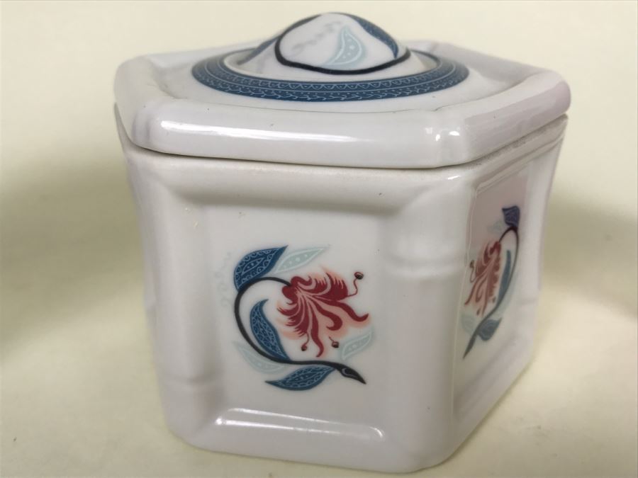 The Royal Pavilion At Brighton Exclusively Made In Japan For Elizabeth Arden [Photo 5]