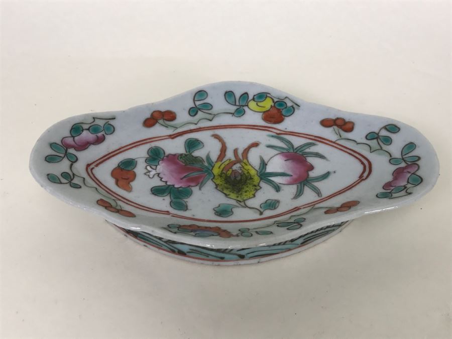 Vintage Chinese Famille Rose Footed Oval Dish or Bowl [Photo 2]