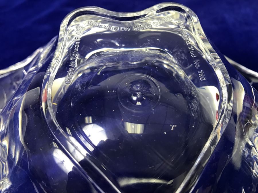 Lucite Plastic Leaf Bowl [Photo 7]