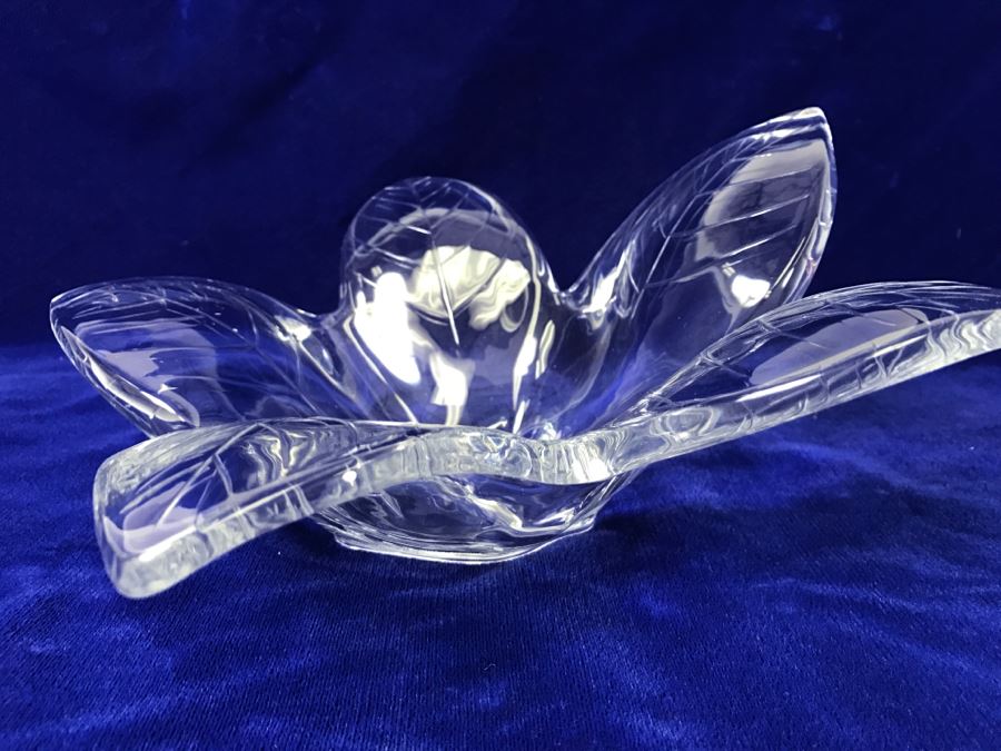 Lucite Plastic Leaf Bowl [Photo 4]