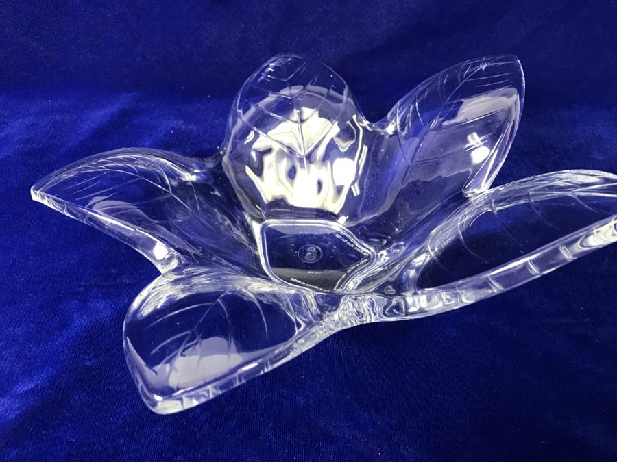 Lucite Plastic Leaf Bowl [Photo 6]