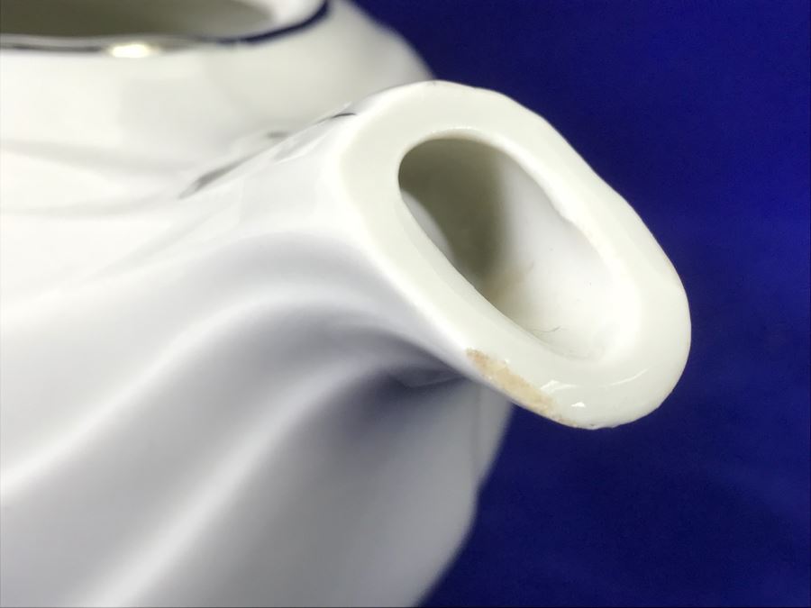 Hall's Superior Quality Kitchenware Tea Pot - No Lid [Photo 6]