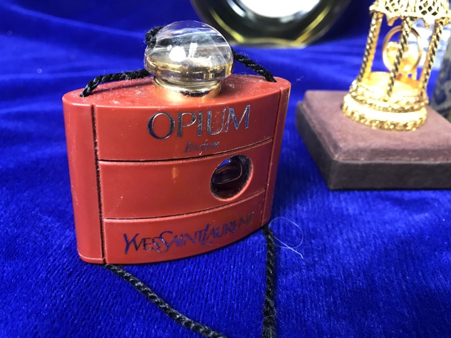 Large Collection Of Perfume Bottles Including Lalique Bottles [Photo 14]