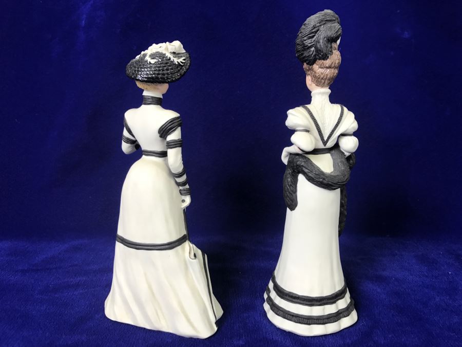 Pair Of Wedgwood Figurines Ladies Amelia And Lavinia The Hyde Park Collection Made In England [Photo 9]