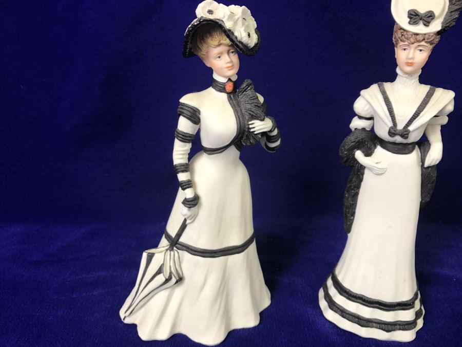 Pair Of Wedgwood Figurines Ladies Amelia And Lavinia The Hyde Park Collection Made In England [Photo 4]