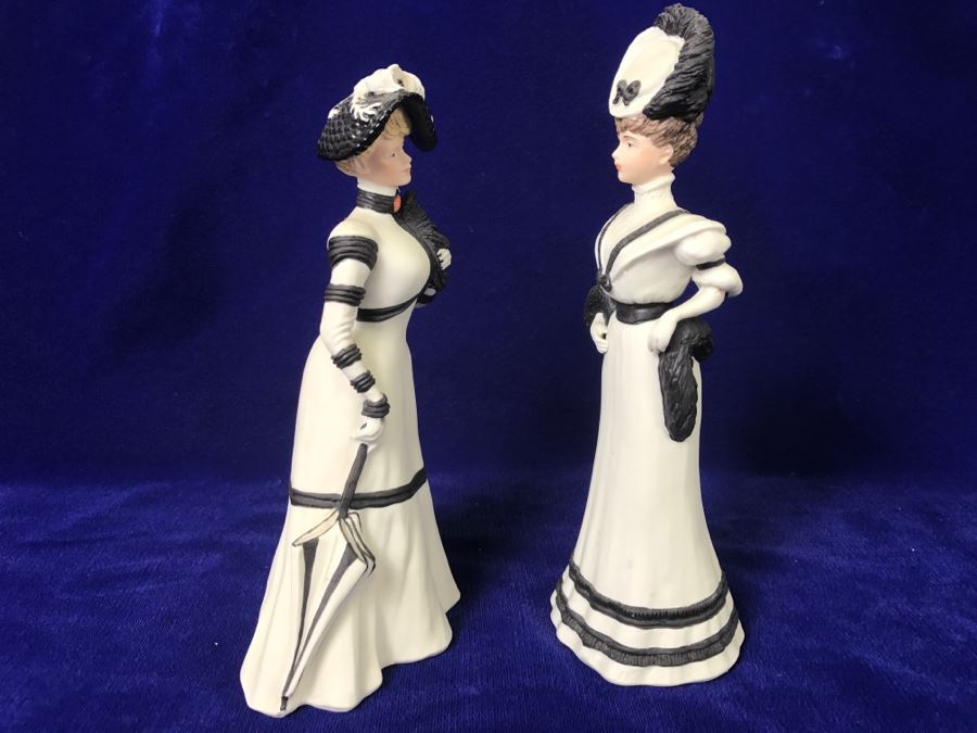 Pair Of Wedgwood Figurines Ladies Amelia And Lavinia The Hyde Park Collection Made In England [Photo 8]