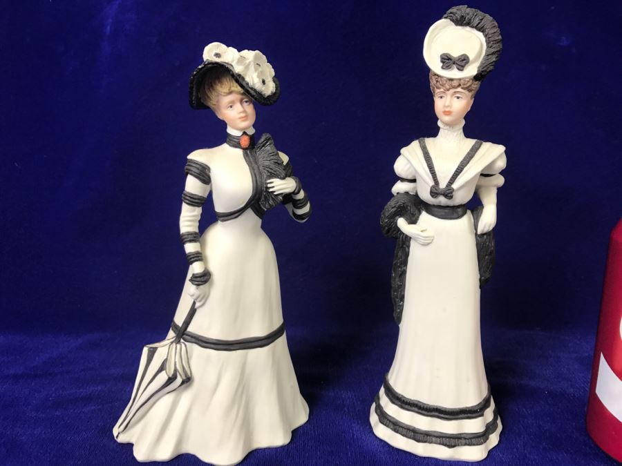 Pair Of Wedgwood Figurines Ladies Amelia And Lavinia The Hyde Park Collection Made In England [Photo 3]
