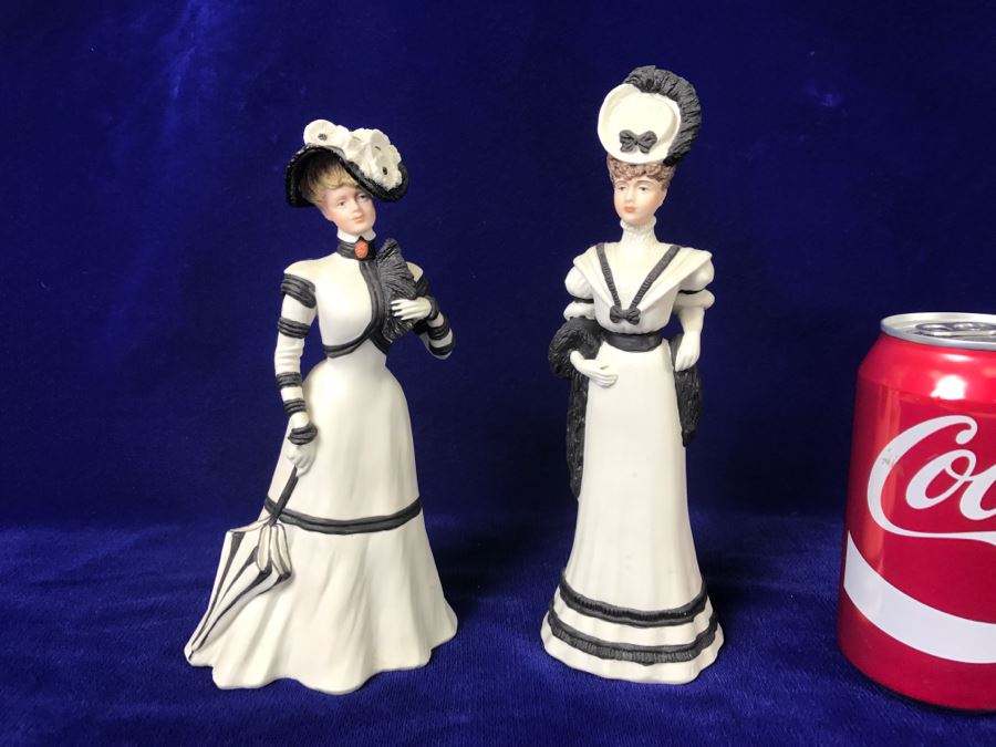 Pair Of Wedgwood Figurines Ladies Amelia And Lavinia The Hyde Park Collection Made In England [Photo 1]