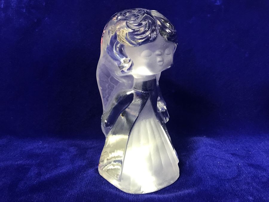 VIKING Frosted Glass Figurine Kissing Girl [Photo 11]