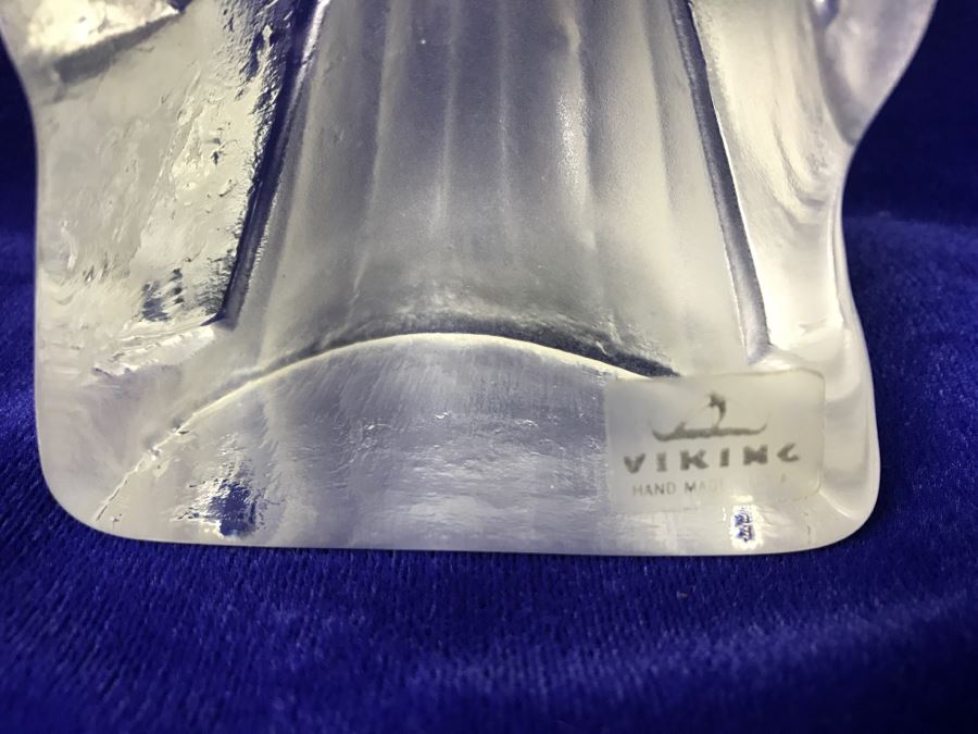 VIKING Frosted Glass Figurine Kissing Girl [Photo 9]