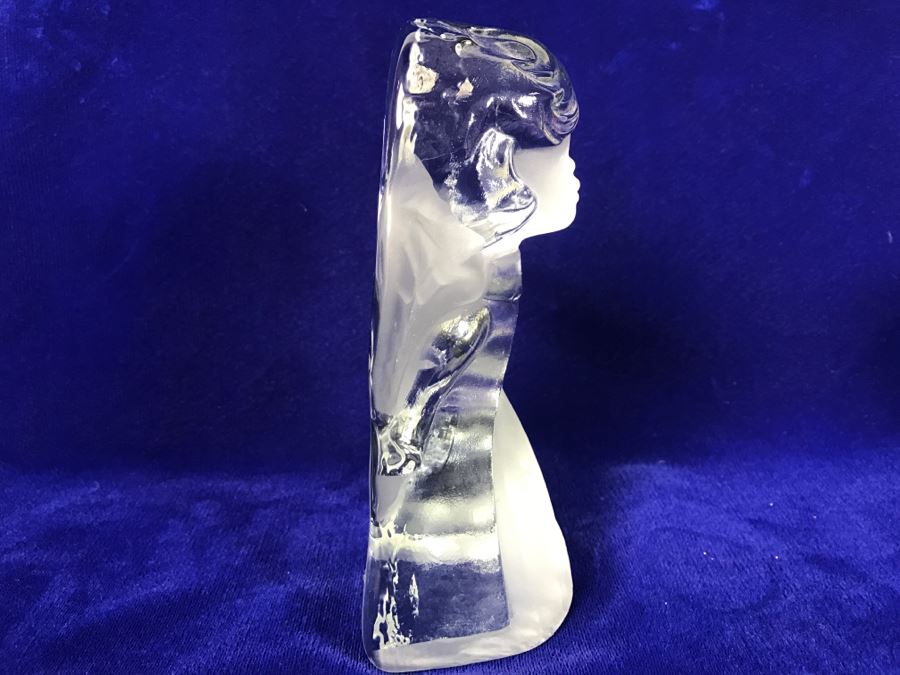 VIKING Frosted Glass Figurine Kissing Girl [Photo 10]