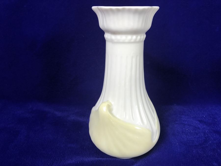 Belleek Ireland Vase [Photo 9]