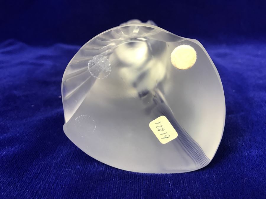 Lalique Crystal Virgin Mary With Hands Together Figurine [Photo 15]