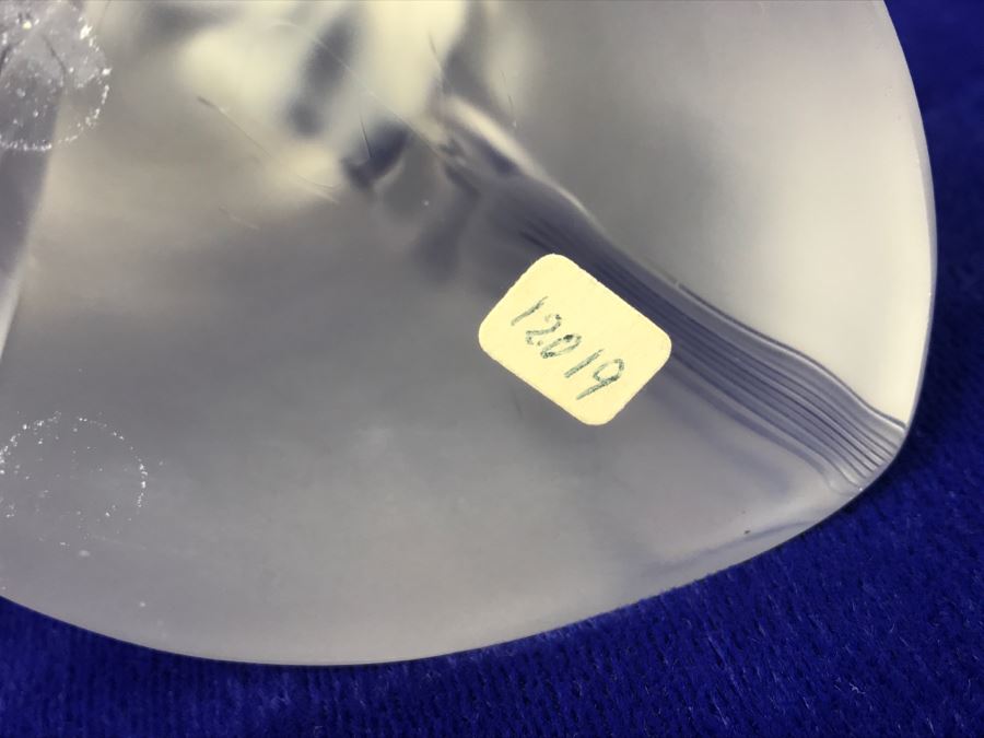 Lalique Crystal Virgin Mary With Hands Together Figurine [Photo 16]