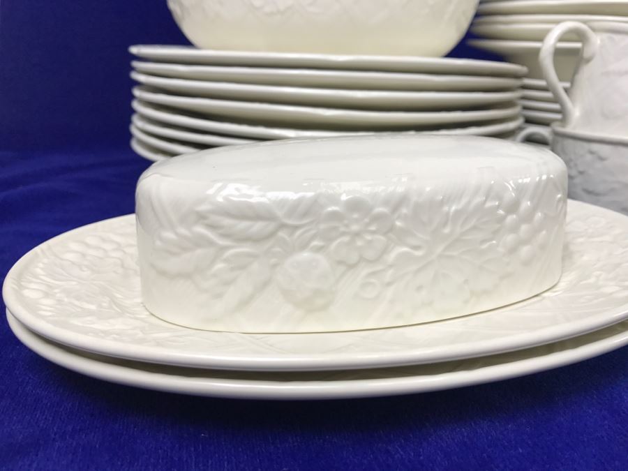 Large Set Of China By MIKASA English Countryside White DP900 [Photo 6]