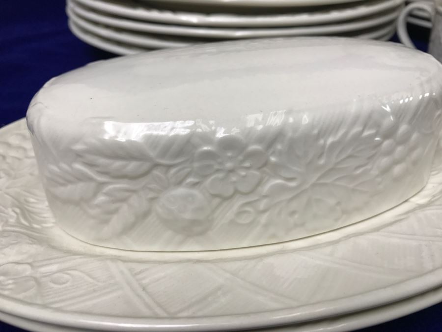 Large Set Of China By MIKASA English Countryside White DP900 [Photo 7]