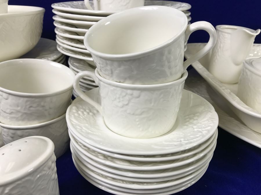 Large Set Of China By MIKASA English Countryside White DP900 [Photo 5]