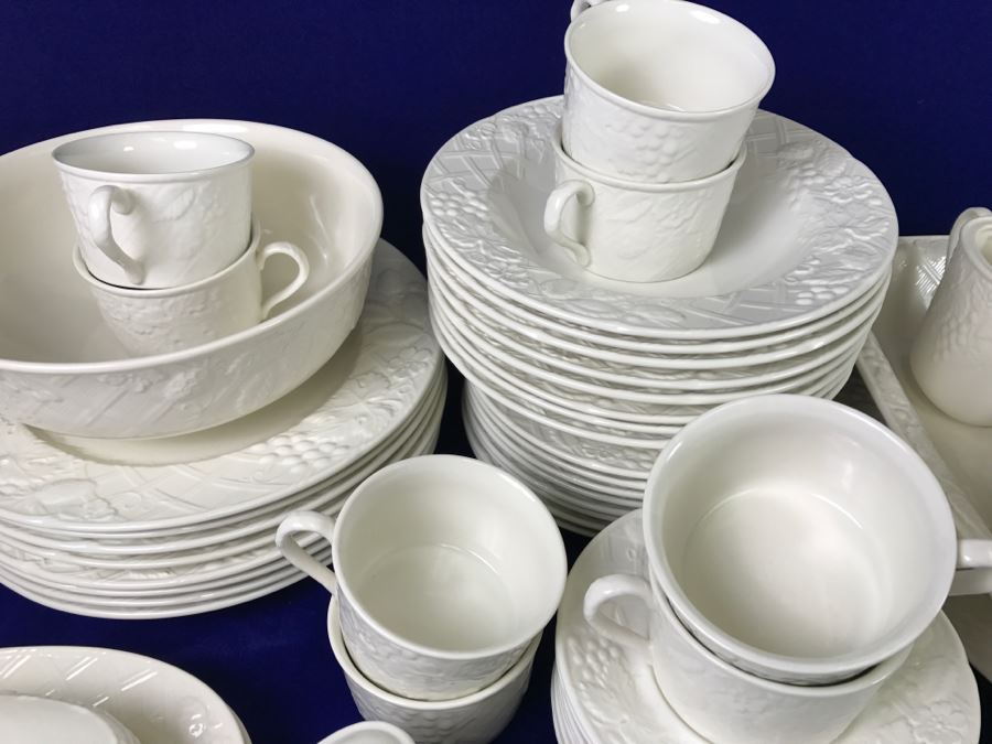Large Set Of China By MIKASA English Countryside White DP900 [Photo 9]