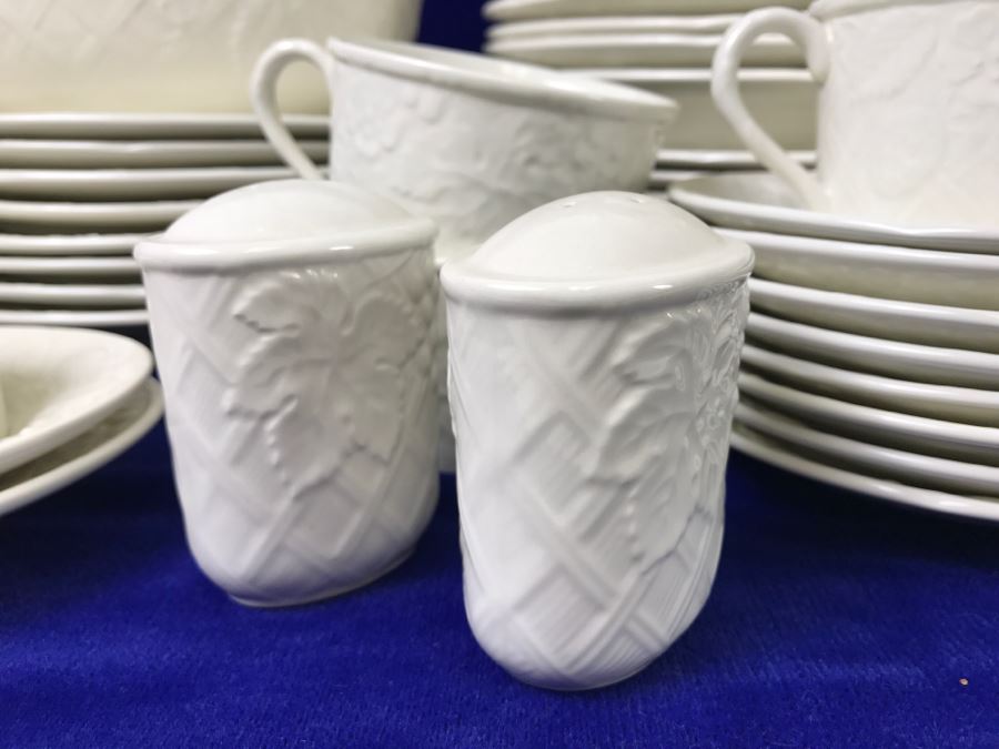 Large Set Of China By MIKASA English Countryside White DP900 [Photo 4]