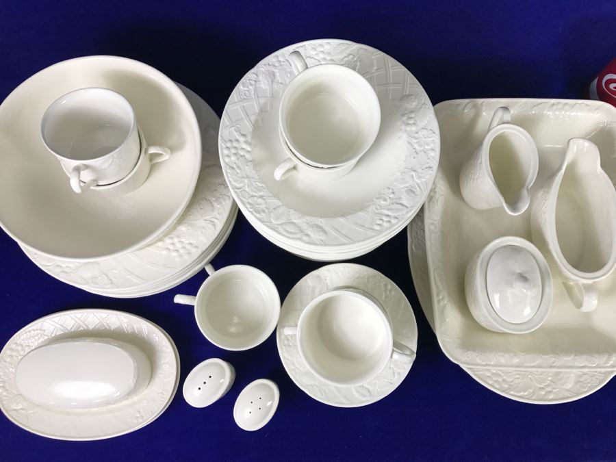 Large Set Of China By MIKASA English Countryside White DP900 [Photo 12]