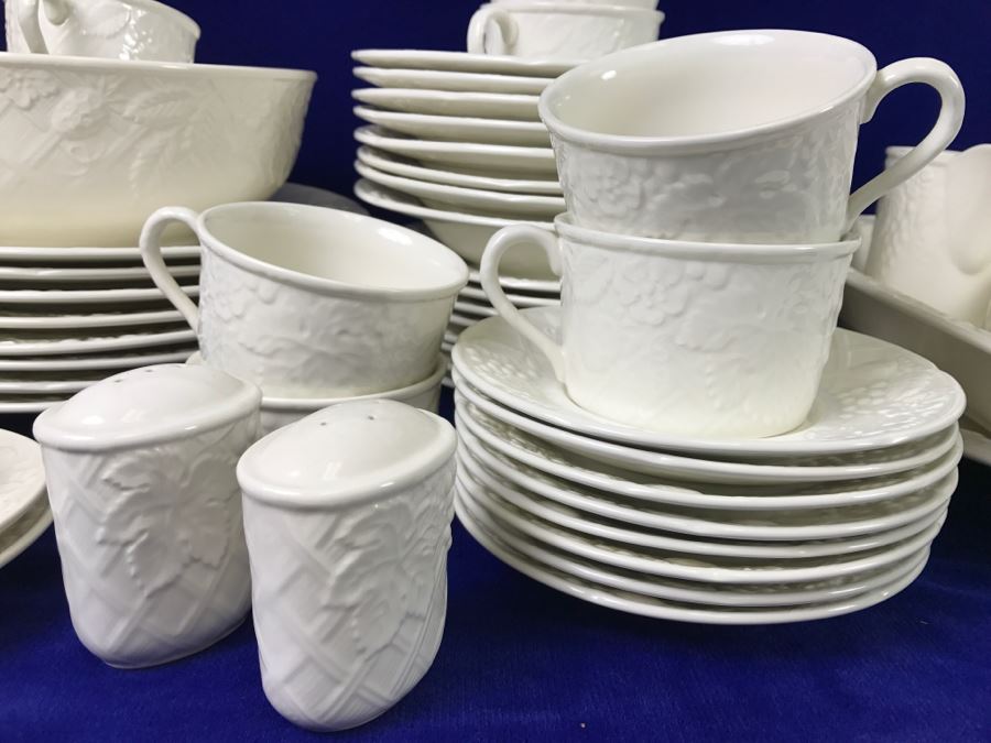 Large Set Of China By MIKASA English Countryside White DP900 [Photo 3]