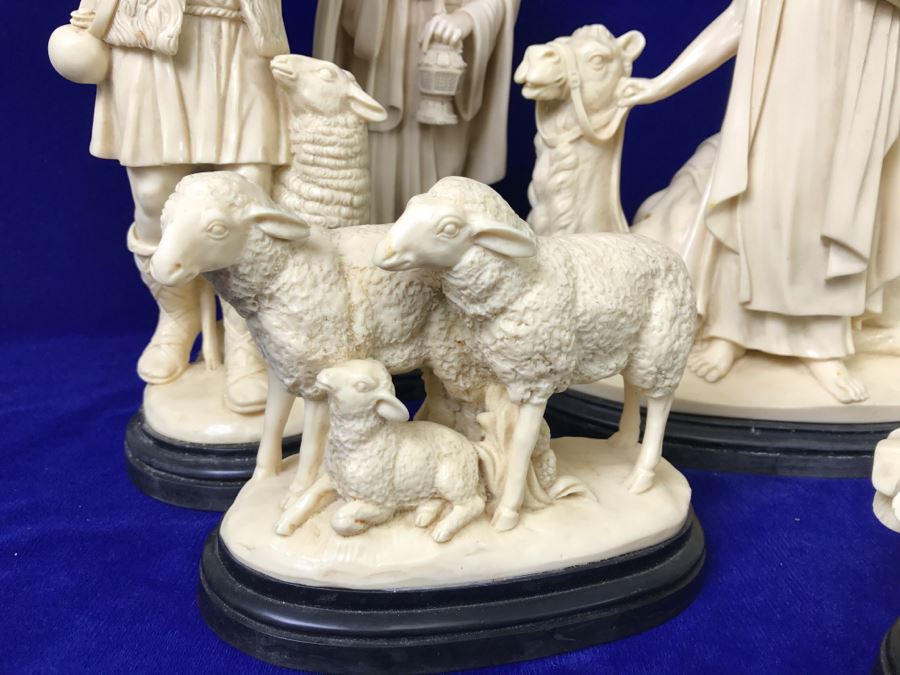 nativity scene animal figurines