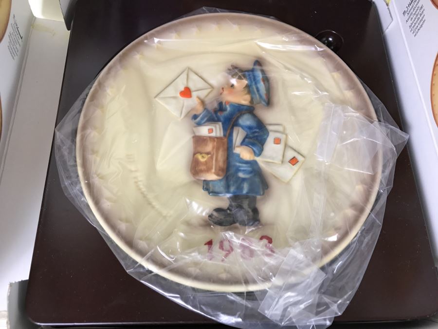 (13) Collection Of M.J. Hummel Plates From 1971-1985 In Original Boxes [Photo 18]