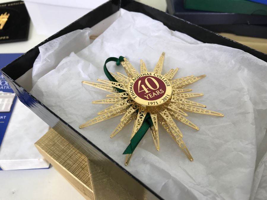 Huge Collection Of Collectible Ornaments Mainly The White House Historical Association Plus Hand Painted Hotel Del Coronado Ornament By Debby Reeves [Photo 26]