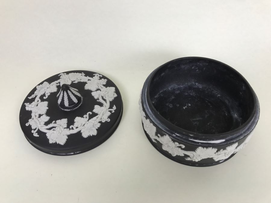 Black And White Wedgwood Covered Dish Made In England [Photo 4]