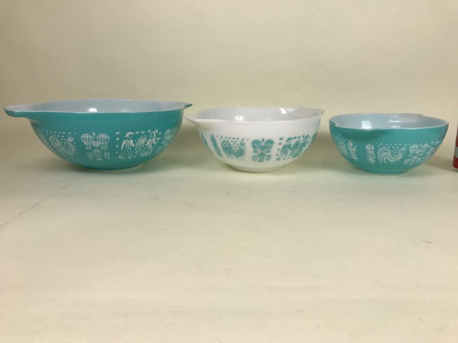Vintage 1950s Pyrex Butterprint Amish Bowls Turquoise Mixing Bowls [Photo 1]