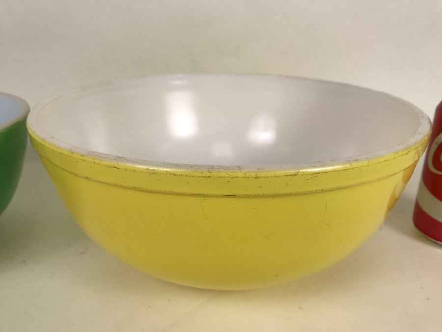 Vintage Yellow And Green Pyrex Mixing Bowls   20230 5vx3 