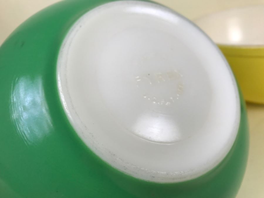 Vintage Yellow And Green Pyrex Mixing Bowls [Photo 8]