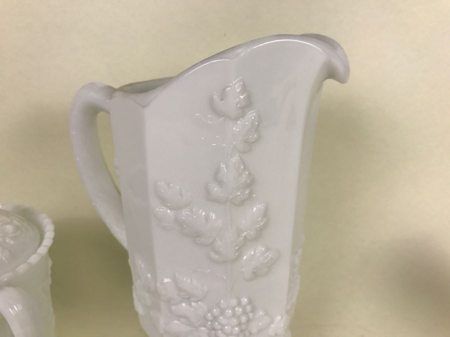 Vintage Milk Glass Lot [Photo 4]