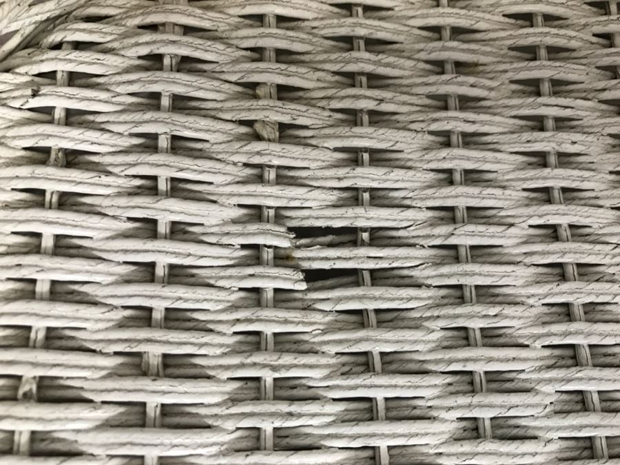 Pair Of Lloyd Flanders Loom Wicker Outdoor Chairs With Ottomans And Frog Cushions White High End [Photo 7]