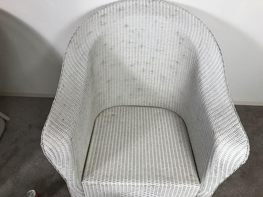 Pair Of Lloyd Flanders Loom Wicker Outdoor Chairs With Ottomans And Frog Cushions White High End [Photo 6]