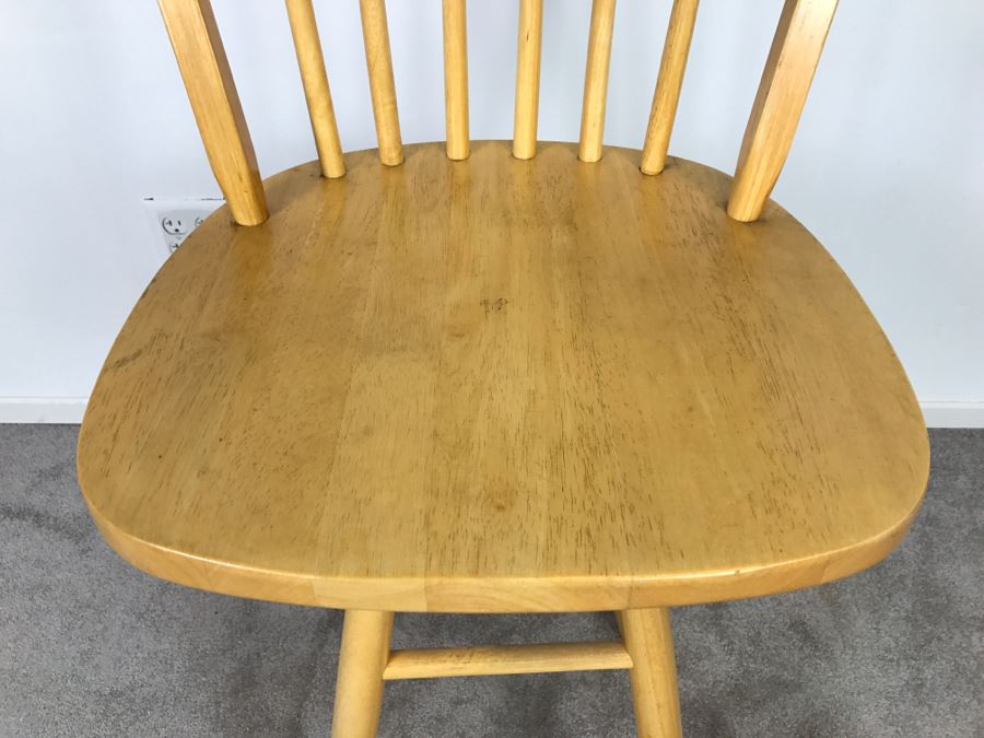 Wooden Swivel Bar Stool [Photo 3]