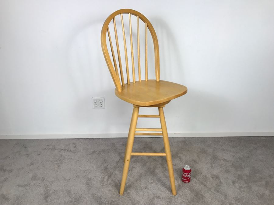 Wooden Swivel Bar Stool [Photo 4]