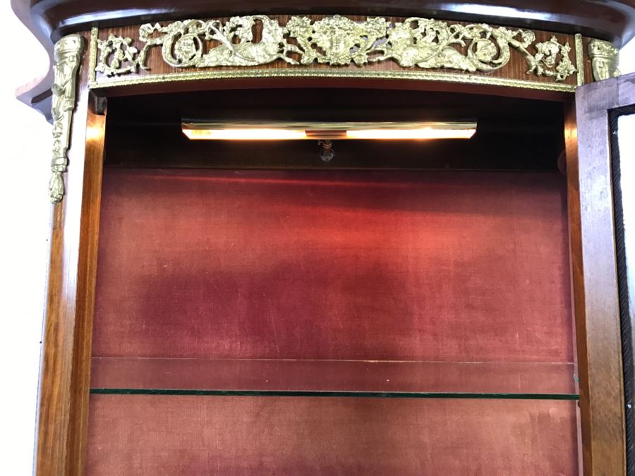 French Louis XV Style Curved Glass Vitrine Curio Cabinet With Gold Ornamentation And Pink Marble Top [Photo 12]