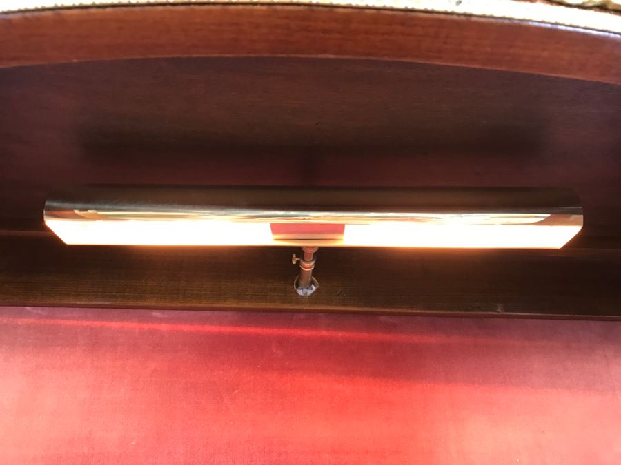 French Louis XV Style Curved Glass Vitrine Curio Cabinet With Gold Ornamentation And Pink Marble Top [Photo 13]