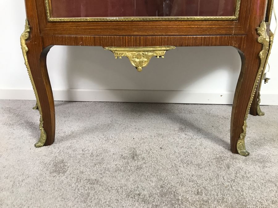French Louis XV Style Curved Glass Vitrine Curio Cabinet With Gold Ornamentation And Pink Marble Top [Photo 6]