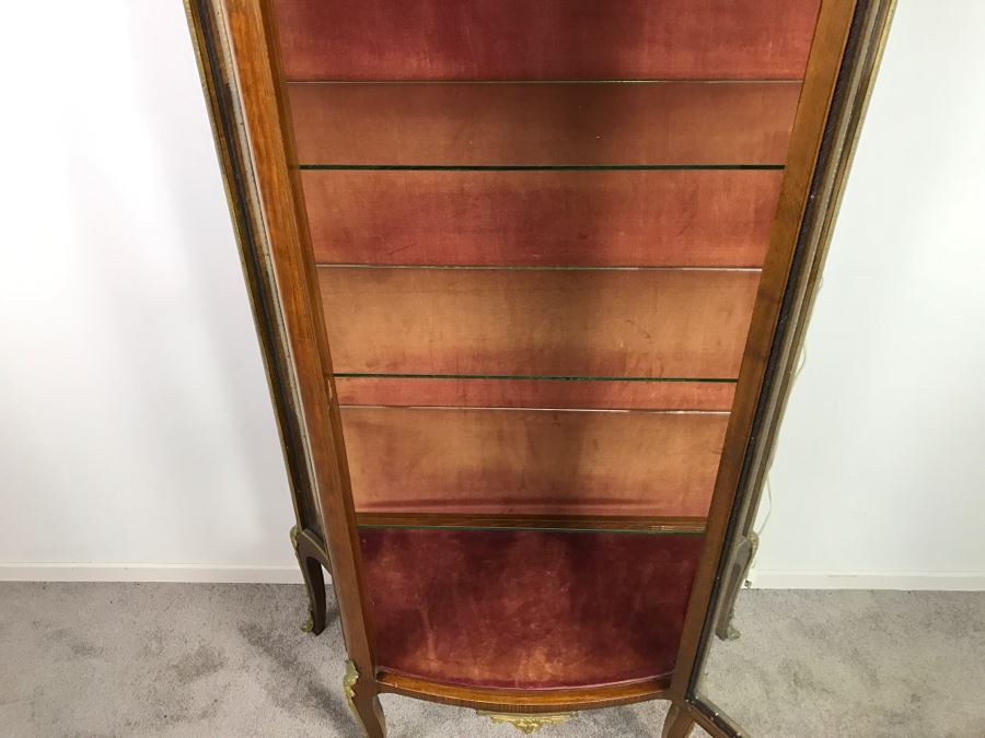 French Louis XV Style Curved Glass Vitrine Curio Cabinet With Gold Ornamentation And Pink Marble Top [Photo 10]
