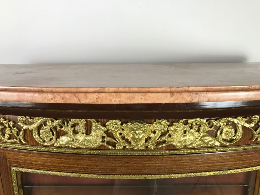 French Louis XV Style Curved Glass Vitrine Curio Cabinet With Gold Ornamentation And Pink Marble Top [Photo 4]