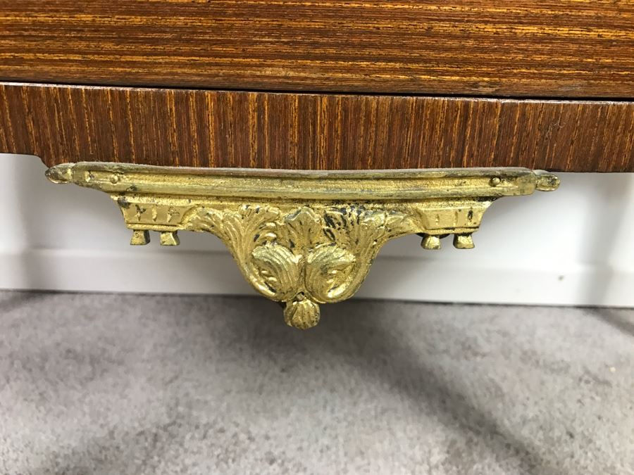 French Louis XV Style Curved Glass Vitrine Curio Cabinet With Gold Ornamentation And Pink Marble Top [Photo 7]