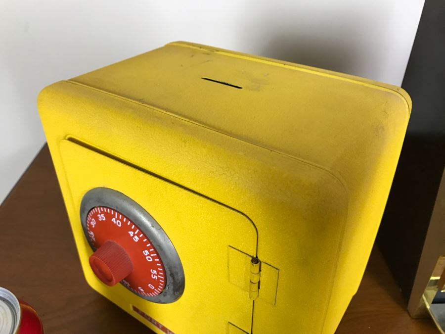 (2) Kid's Metal Safes And Toy Slot Machine [Photo 12]